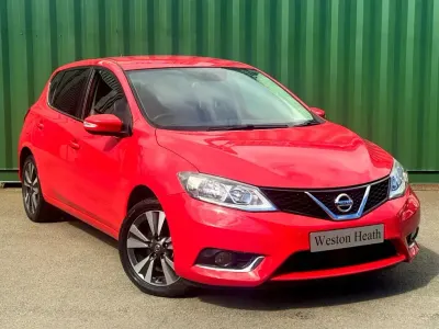 Used Nissan Pulsar N-Connecta 115 HP (84 kW) 2017 Red Hatchback