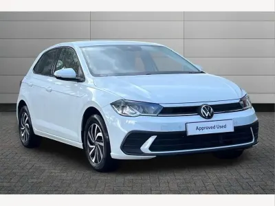 Used VW Polo Life 80 HP (58 kW) 2024 Pure white Hatchback