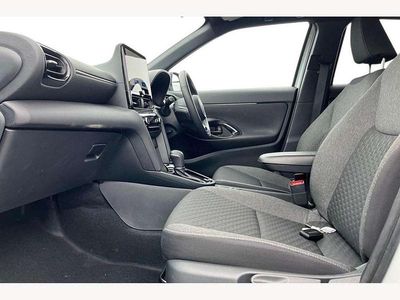 Usado Toyota Yaris Cross Design 116 HP (85 kW) 2025 Branco SUV