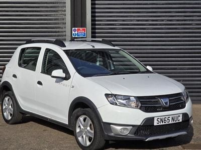 Used Dacia Sandero Lauréate 90 HP (66 kW) 2016 White Hatchback