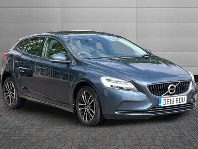 Used Volvo V40 Momentum 152 HP (111 kW) 2018 Blue Hatchback