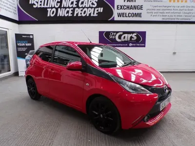 Gebraucht Toyota Aygo x-style 69 PS (50 kW) 2017 Rot Kleinwagen