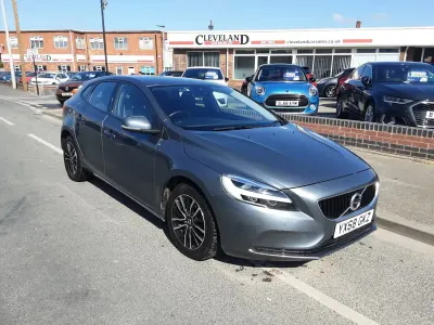 Begagnad Volvo V40 Momentum 2018 Grå Halvkombi