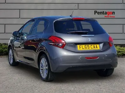 Used Peugeot 208 Signature Sky 80 HP (58 kW) 2019 Grey Hatchback