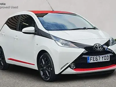 Used Toyota Aygo x-press 69 HP (50 kW) 2017 White Hatchback