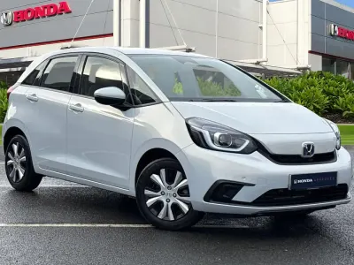 Used Honda Jazz Hybrid 109 HP (80 kW) 2023 Platinum white Hatchback