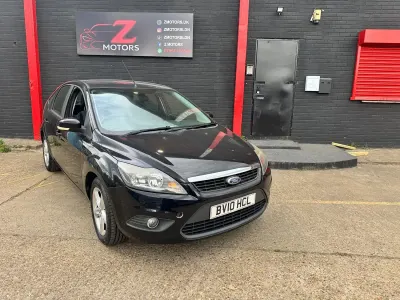 Begagnad Ford Focus Zetec 2010 Svart Halvkombi