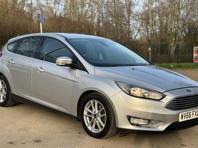Used Ford Focus Zetec 120 HP (88 kW) 2016 Silver Hatchback