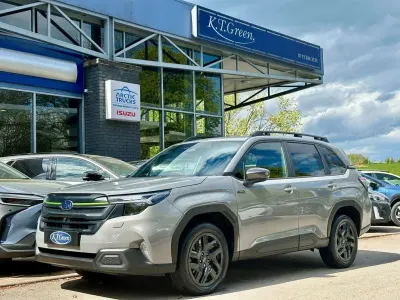 Usado Subaru Forester 136 CV (100 kW) 2025 Plateado SUV