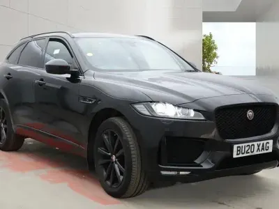 Begagnad Jaguar F-Pace Chequered Flag 180 HK (132 kW) 2020 Svart SUV