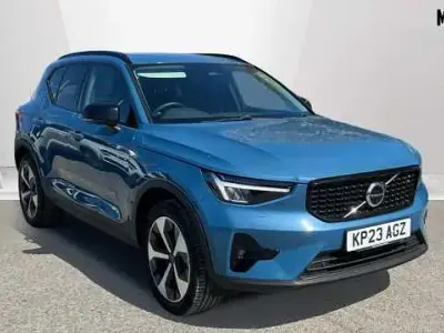 Usado Volvo XC40 Ultimate 194 HP (142 kW) 2023 Azul SUV