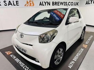Used Toyota iQ 68 HP (50 kW) 2014 Pearl white metallic Hatchback