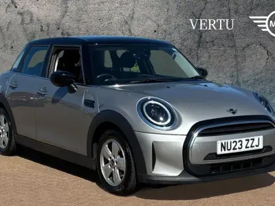 Begagnad Mini Cooper Classic 136 HK (100 kW) 2022 Silver Halvkombi