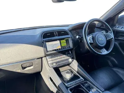 Begagnad Jaguar F-Pace 300 HK (220 kW) 2019 Vit SUV