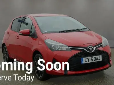 Używany Toyota Yaris Sport 99 KM (72 kW) 2015 Czerwony Hatchback