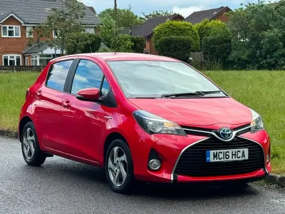 Used Toyota Yaris Hybrid 2016 Red Hatchback