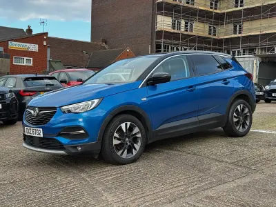 Used Vauxhall Grandland X SRi 130 HP (95 kW) 2020 Blue SUV