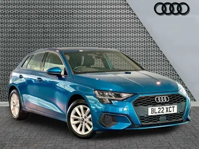 Usado Audi A3 Comfort 110 HP (80 kW) 2022 Azul Sedan