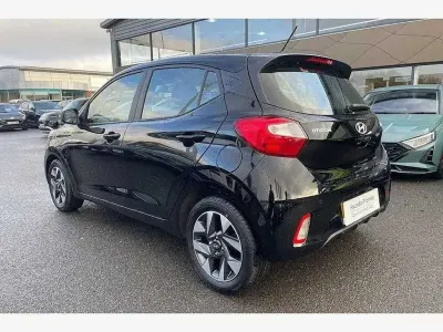 Gebraucht Hyundai i10 Advanced 63 PS (46 kW) 2025 Schwarz Kleinwagen