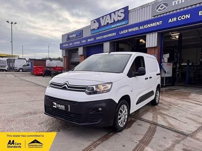 Used Citroën Berlingo 100 HP (73 kW) 2021 White MPV