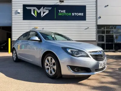 Begagnad Vauxhall Insignia SRi 2017 Silver Halvkombi
