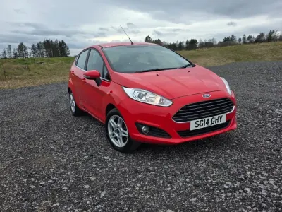 Used Ford Fiesta Zetec 75 HP (55 kW) 2014 Red Hatchback