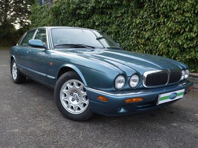 used Jaguar XJ8 XJ Series 3.2Executive Saloon 4dr Petrol Automatic (290 g/km, 240 bhp)