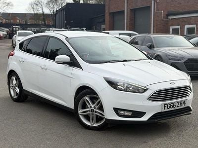 Begagnad Ford Focus Zetec 125 HK (91 kW) 2016 Vit Halvkombi