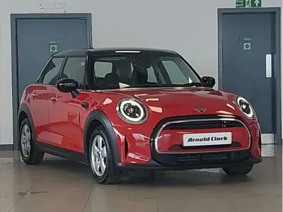 Used Mini Cooper Classic 136 HP (100 kW) 2023 Red Hatchback