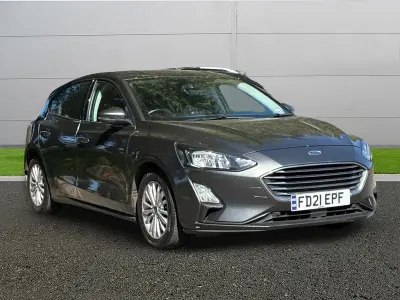 Begagnad Ford Focus Titanium 120 HK (88 kW) 2021 Grå Halvkombi