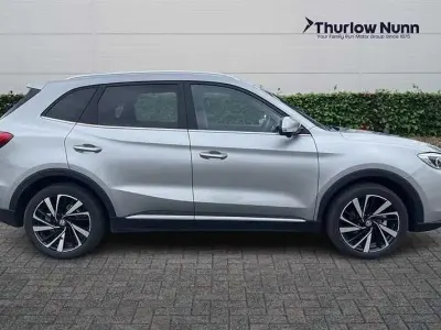 Usado MG ZS Trophy 196 HP (144 kW) 2025 Prateado SUV