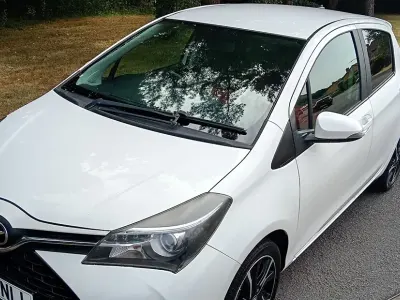 Used Toyota Yaris Sport 99 HP (72 kW) 2015 White Hatchback