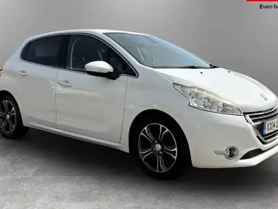 Used Peugeot 208 Allure 82 HP (60 kW) 2014 White Hatchback