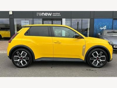 Used Renault R5 Komfort 110 kW (150 HP) 2025 Additional metallic  pop yellow  Hatchback