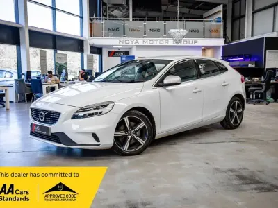 Usado Volvo V40 R-Design 122 HP (89 kW) 2016 Branco Citadino