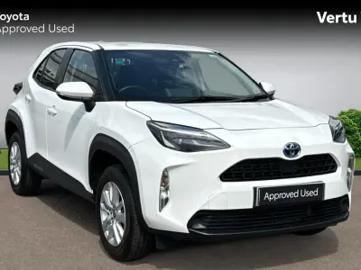 Used Toyota Yaris Hybrid 116 HP (85 kW) 2024 Pure white Estate