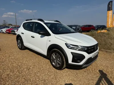 Used Dacia Sandero Essentiel 90 HP (66 kW) 2022 White Hatchback