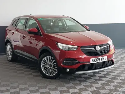 Used Vauxhall Grandland X 130 HP (95 kW) 2019 Red SUV