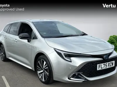 Used Toyota Corolla Design 140 HP (102 kW) 2025 Sterling silver (premium paint) Estate