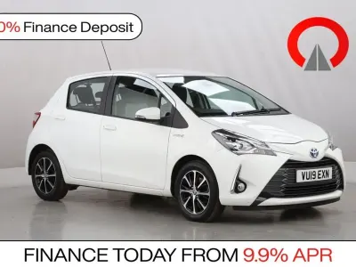 Used Toyota Yaris Hybrid 100 HP (73 kW) 2019 White Hatchback
