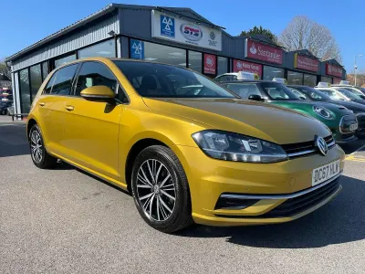 Used VW Golf VII SE 115 HP (84 kW) 2017 Yellow Hatchback