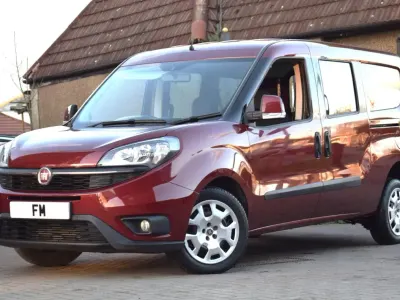 Begagnad Fiat Doblò 2019 Röd Minibuss