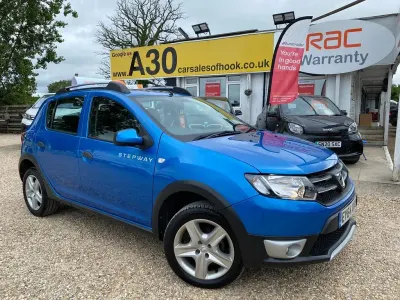 Used Dacia Sandero Lauréate 90 HP (66 kW) 2014 Blue Hatchback