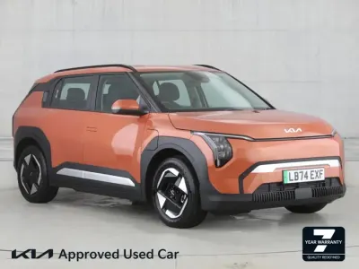 Begagnad Kia EV3 Air 147 kW (201 HK) 2024 Orange SUV