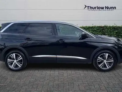 Używany Peugeot 5008 Allure+ 136 KM (100 kW) 2023 Czarny SUV