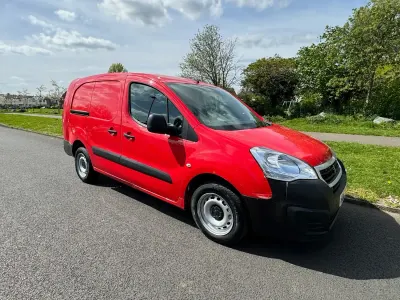 Used Peugeot Partner 2017 Red