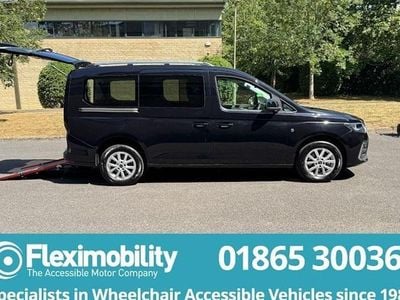 Black Used 2022 Ford Tourneo Connect Titanium MPV | £26,450 (Expensive)