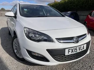 Used Vauxhall Astra Excite 2015 White Hatchback
