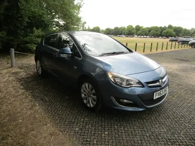 Used Vauxhall Astra Elite 115 HP (84 kW) 2013 Blue Hatchback