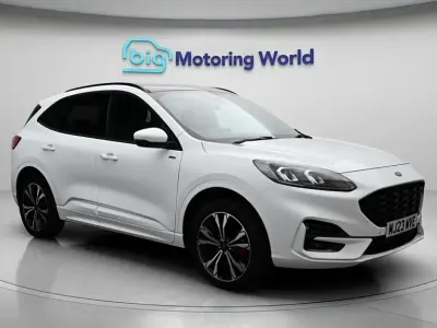 Usado Ford Kuga ST-Line X 225 HP (165 kW) 2023 Branco SUV